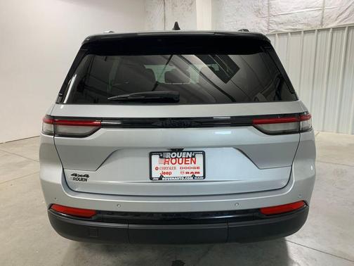 2024 Jeep Grand Cherokee Laredo