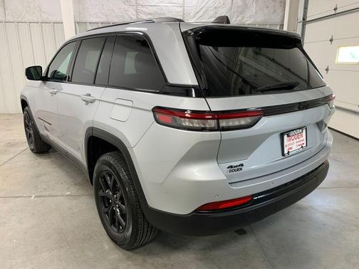2024 Jeep Grand Cherokee Laredo