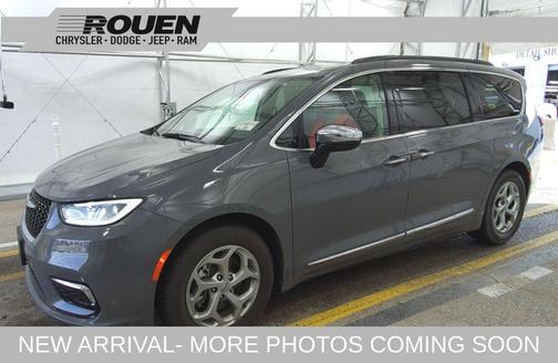 Ceramic Gray Clearcoat 2023 Chrysler Pacifica Limited