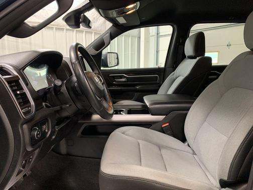 Patriot Blue Pearlcoat 2024 RAM 1500 Big Horn/Lone Star