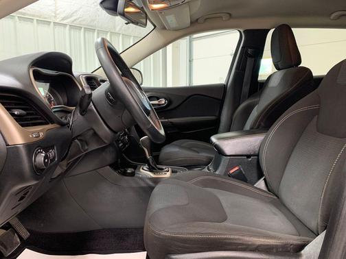 2016 Jeep Cherokee Altitude