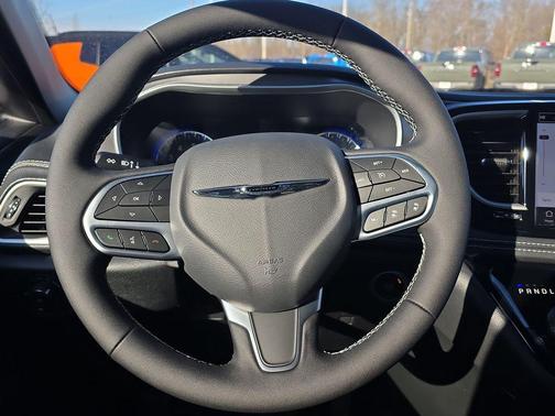 Bright White Clearcoat 2026 Chrysler Pacifica Select