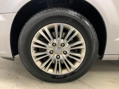 2014 Chrysler Town & Country Touring-L