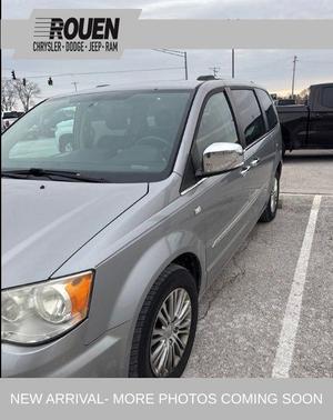 2014 Chrysler Town & Country Touring-L