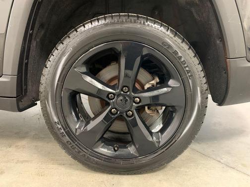 2022 Jeep Grand Cherokee L Laredo