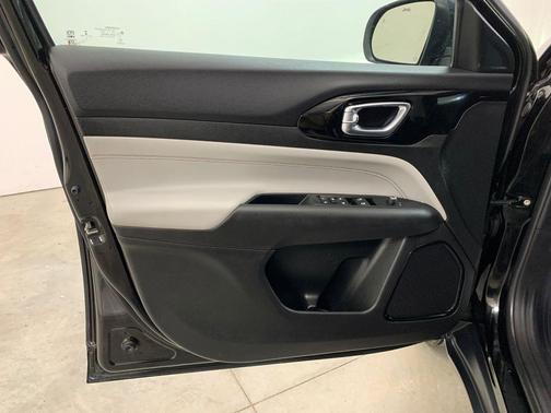 Diamond Black 2022 Jeep Compass Limited