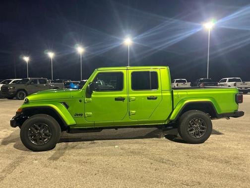 2026 Jeep Gladiator Sport