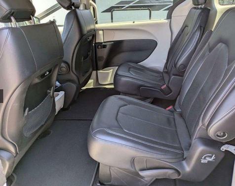 Granite Crystal Clearcoat Metallic 2022 Chrysler Pacifica Touring-L