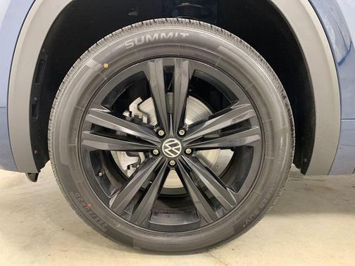 2021 Volkswagen Atlas Cross Sport 3.6L V6 SE w/Technology R-Line