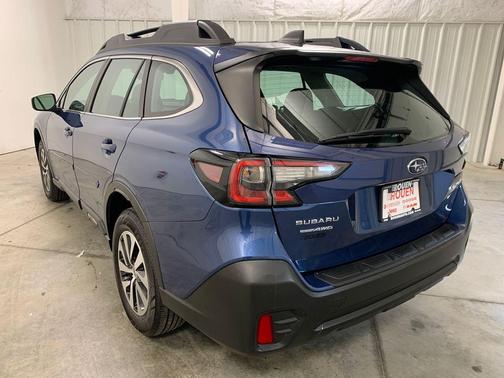 2022 Subaru Outback Base (CVT)