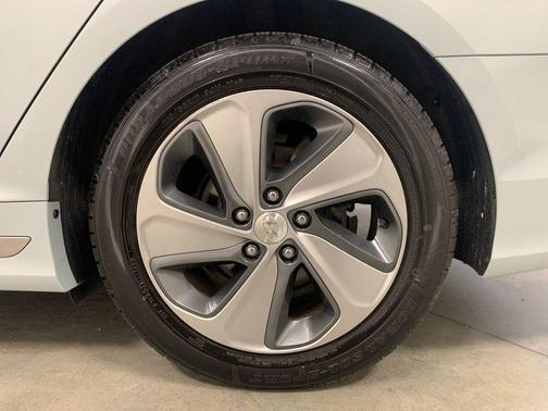 2016 Hyundai SONATA Hybrid Limited