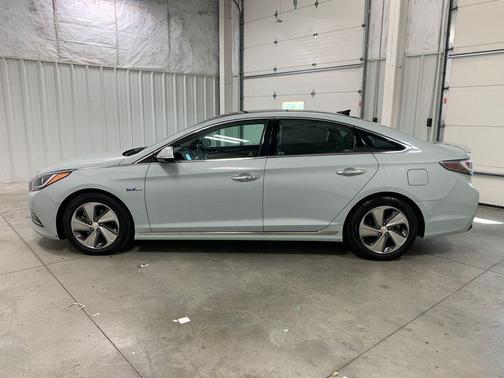 2016 Hyundai SONATA Hybrid Limited