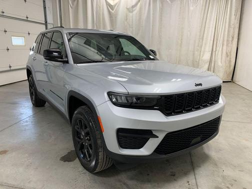 2024 Jeep Grand Cherokee Laredo
