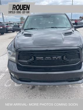 Brilliant Black Crystal Pearlcoat 2018 RAM 1500 Sport