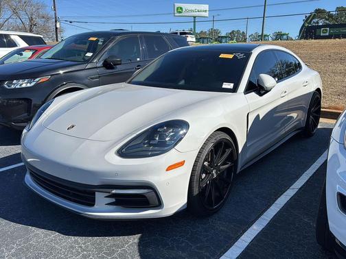 2017 Porsche Panamera 4