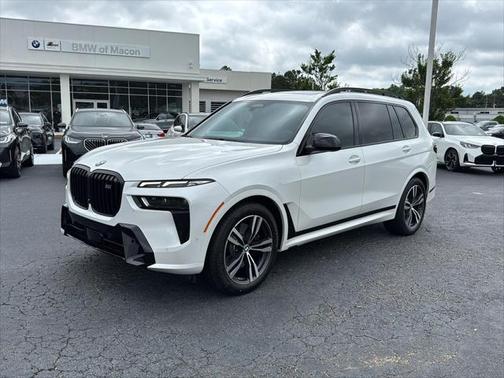 2023 BMW X7 M60i