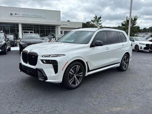 2023 BMW X7 M60i