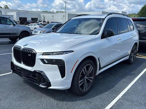 2023 BMW X7 M60i