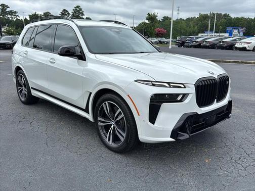 2023 BMW X7 M60i