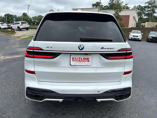 2023 BMW X7 M60i