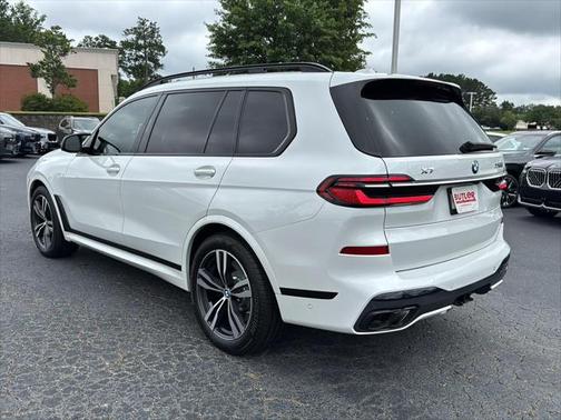 2023 BMW X7 M60i