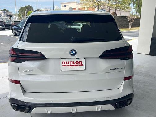 Mineral White Metallic 2026 BMW X5 PHEV xDrive50e