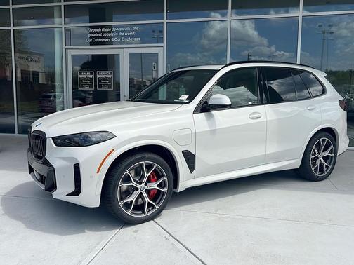 Mineral White Metallic 2026 BMW X5 PHEV xDrive50e