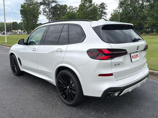 Mineral White Metallic 2026 BMW X5 sDrive40i