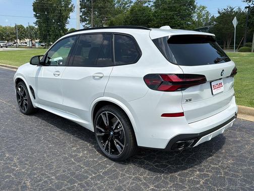 Mineral White Metallic 2026 BMW X5 M60i