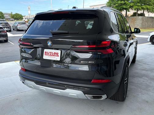 Black Sapphire Metallic 2026 BMW X5 sDrive40i