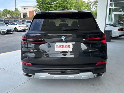 Black Sapphire Metallic 2026 BMW X5 sDrive40i