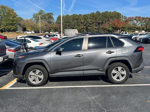 2022 Toyota RAV4 Hybrid XLE