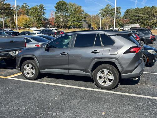 2022 Toyota RAV4 Hybrid XLE