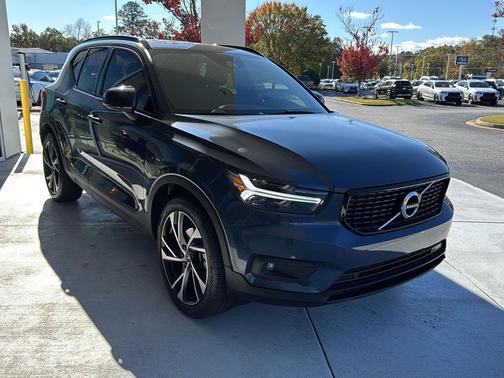 2022 Volvo XC40 T5 R-Design