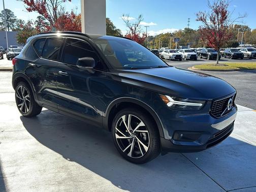 2022 Volvo XC40 T5 R-Design