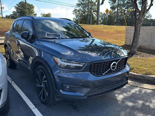 2022 Volvo XC40 T5 R-Design