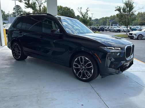 2025 BMW X7 M60i