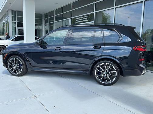2025 BMW X7 M60i