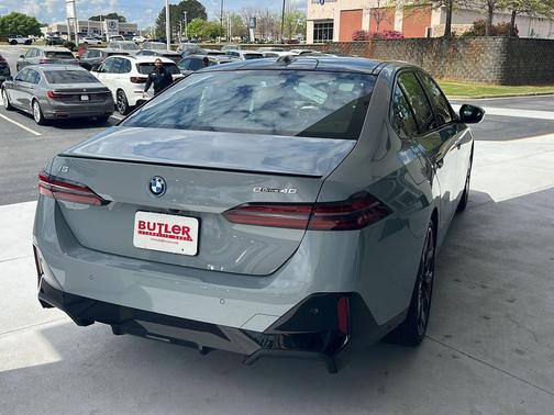 Brooklyn Grey Metallic 2026 BMW i5 eDrive40