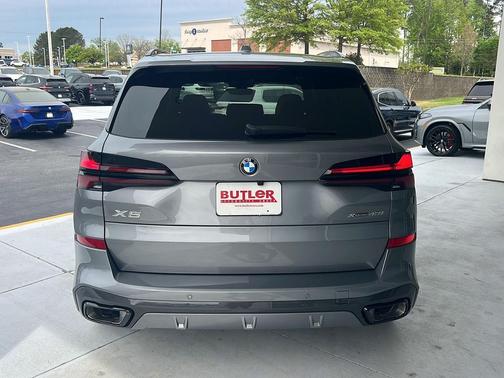 Skyscraper Grey Metallic 2026 BMW X5 xDrive40i