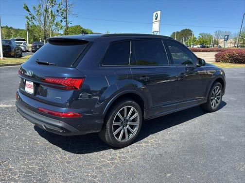 2023 Audi Q7 45 Premium Plus