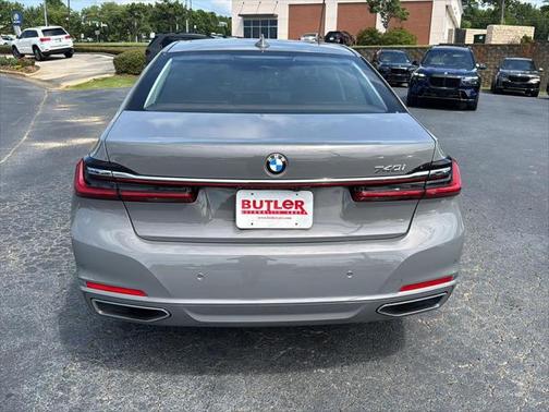2022 BMW 740 i