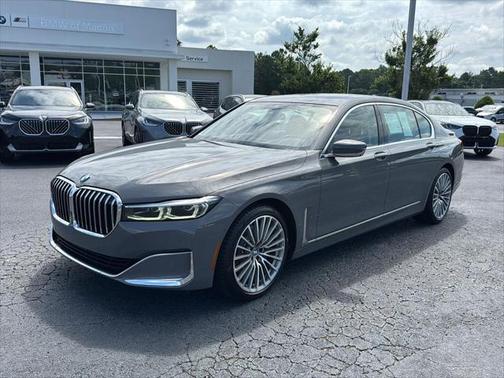 2022 BMW 740 i