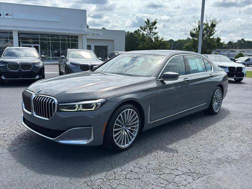 2022 BMW 740 i