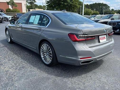 2022 BMW 740 i