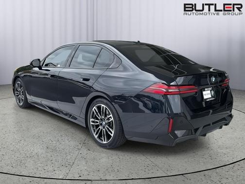 Carbon Black Metallic 2024 BMW 530 530i