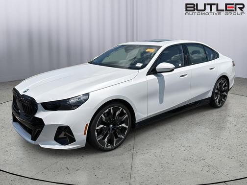 Mineral White Metallic 2026 BMW 530 530i