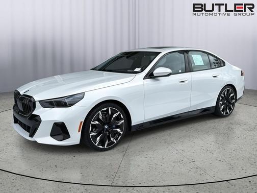 Mineral White Metallic 2026 BMW 530 530i