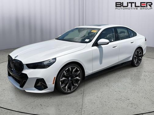 Mineral White Metallic 2026 BMW 530 530i