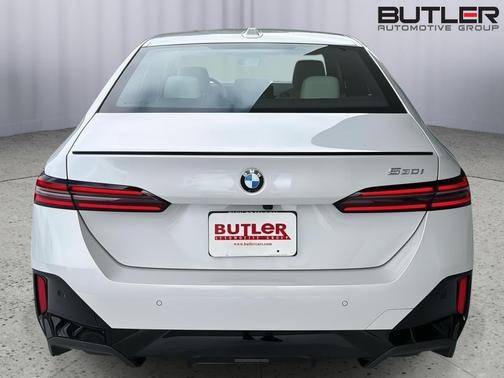Mineral White Metallic 2026 BMW 530 530i